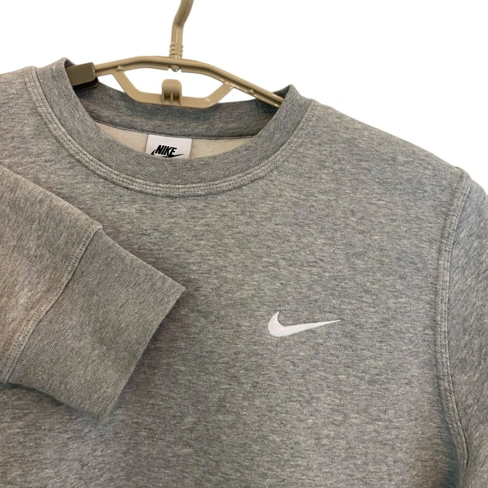 Nike Men's Grey Solo Swoosh Soft Fleece Crew Sweatshirt‎ 611467-063 Medium